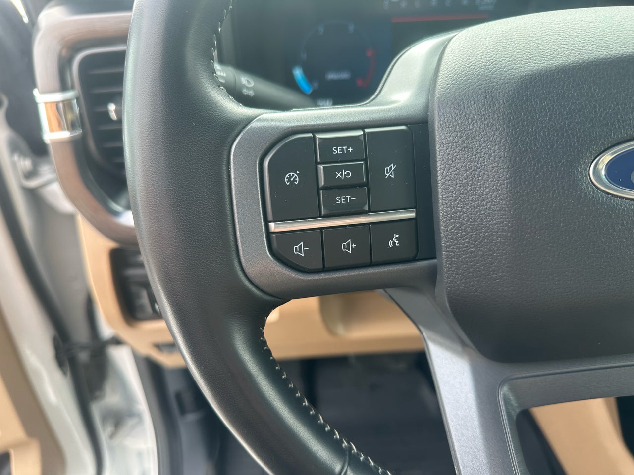 2024 Ford Super Duty F-250 SRW LARIAT 4WD Crew Cab 6.75' Box