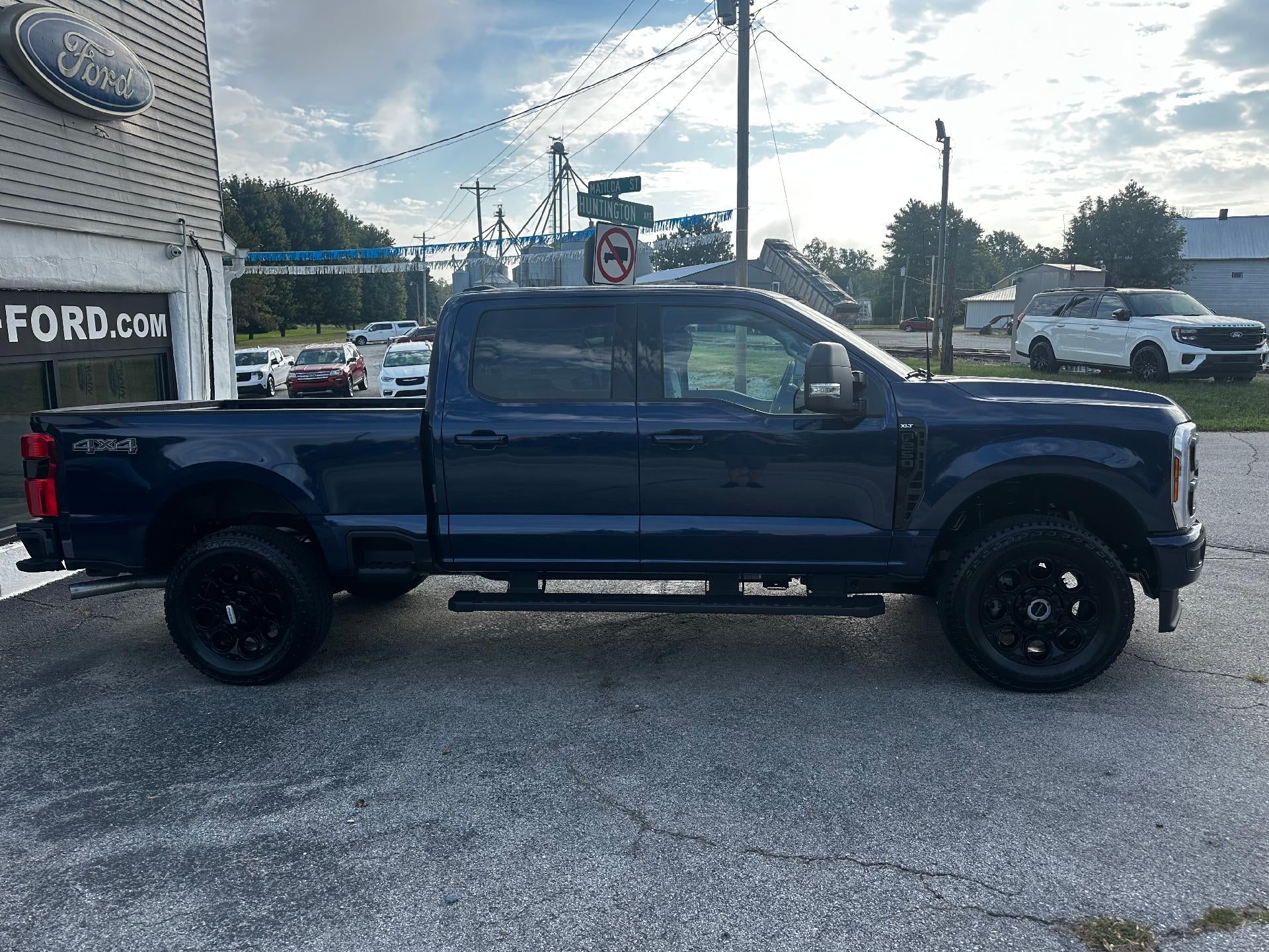 2027 Ford Super Duty F-250 SRW XLT 4WD Crew Cab 6.75' Box