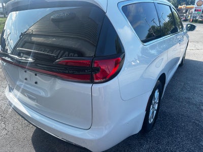 2022 Chrysler Pacifica Touring L FWD