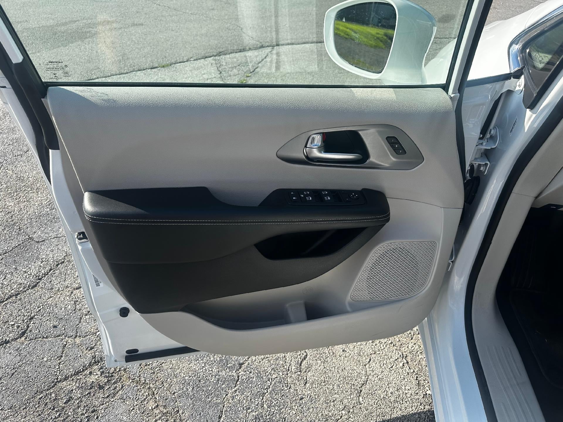 2022 Chrysler Pacifica Touring L FWD