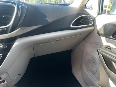 2022 Chrysler Pacifica Touring L FWD