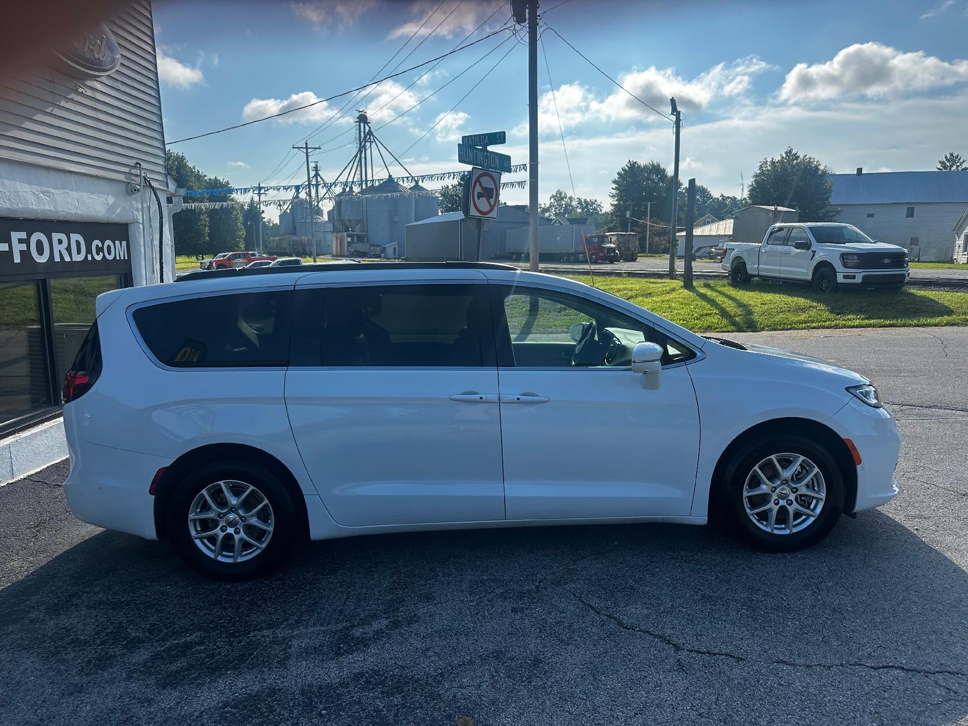 2022 Chrysler Pacifica Touring L FWD
