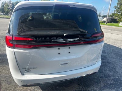2022 Chrysler Pacifica Touring L FWD